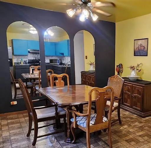 Retro 2 Bedroom 6 Mins To United Center With Parking Apartment *