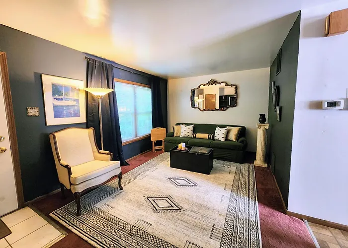 Retro 2 Bedroom 6 Mins To United Center With Parking * Chicago