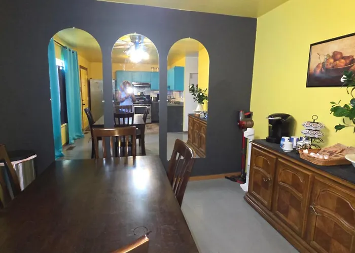 Retro 2 Bedroom 6 Mins To United Center With Parking *